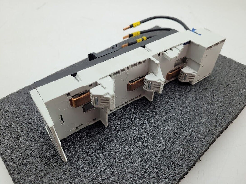 Rittal SV9340.460 OM 3 Phase 3PH Bus Bar Adaptor 690VAC Max 32A max 10 AWG DIN