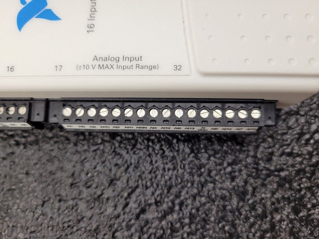 NI USB-6211 Multifunction I/O Device w/ Analog Input  16-Input 16-Bit 250 kS/s