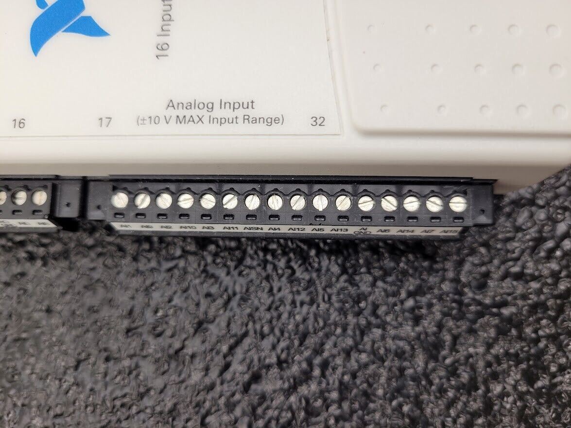 NI USB-6211 Multifunction I/O Device w/ Analog Input  16-Input 16-Bit 250 kS/s