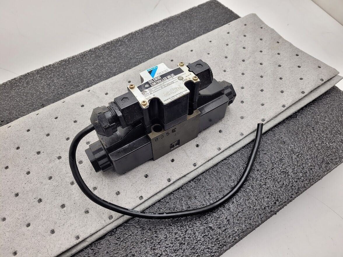 DAIKIN KS0-G02-4CA-30-E Solenoid Controlled Valve AC100V 50/60Hz Working Pull