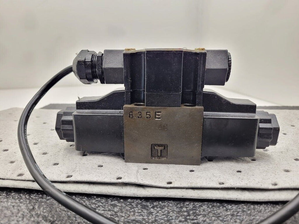 DAIKIN KS0-G02-4CA-30-E Solenoid Controlled Valve AC100V 50/60Hz Working Pull