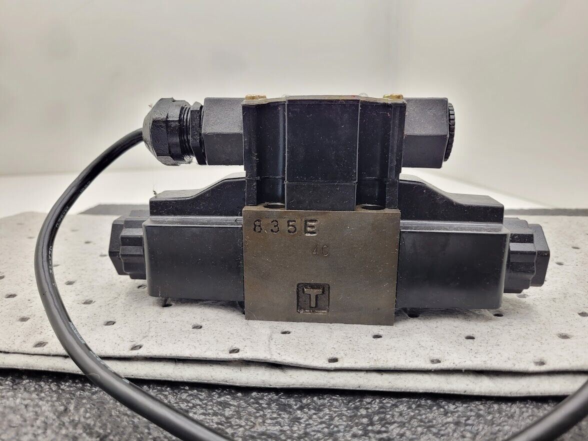 DAIKIN KS0-G02-4CA-30-E Solenoid Controlled Valve AC100V 50/60Hz Working Pull