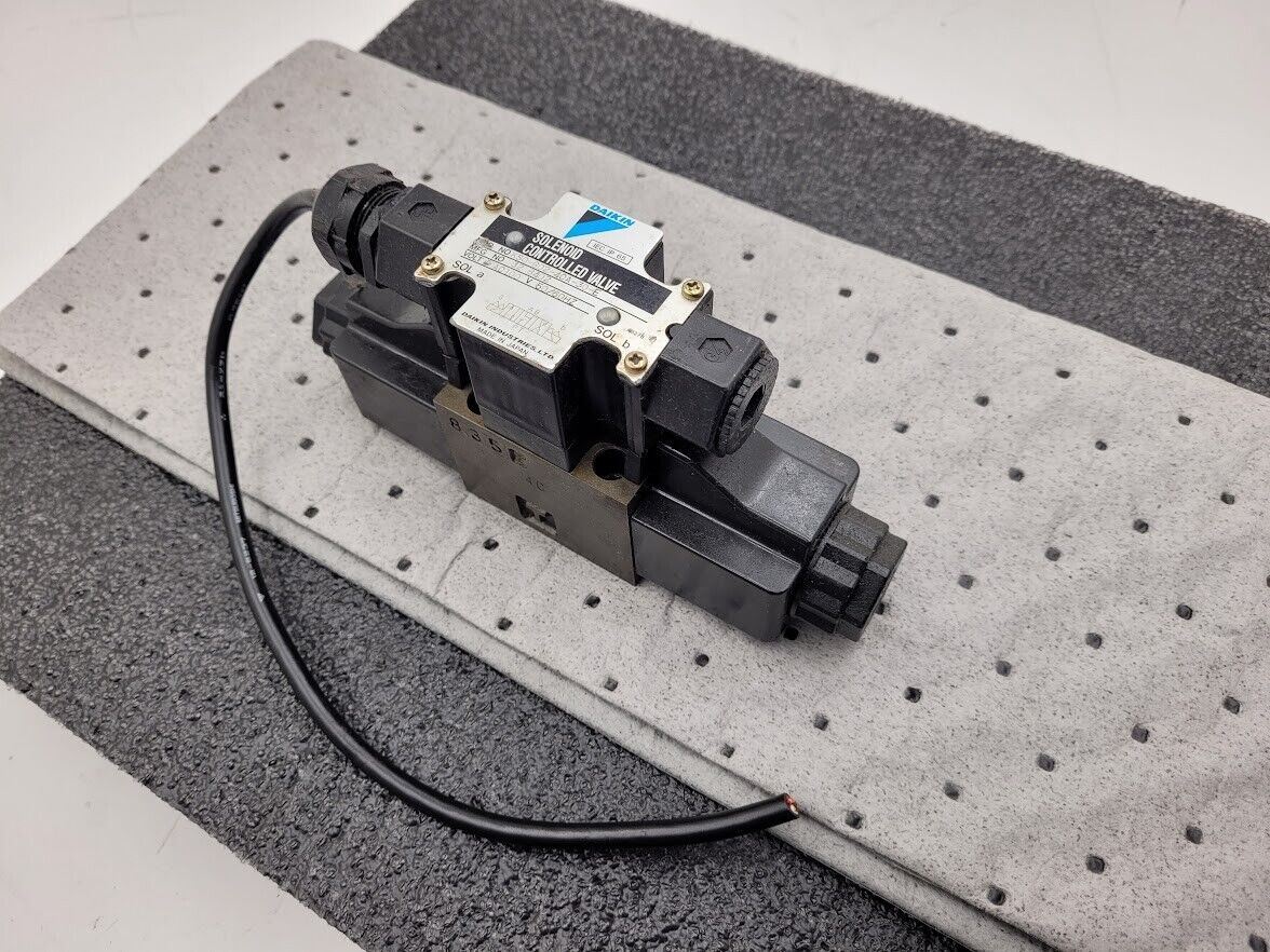 DAIKIN KS0-G02-4CA-30-E Solenoid Controlled Valve AC100V 50/60Hz Working Pull