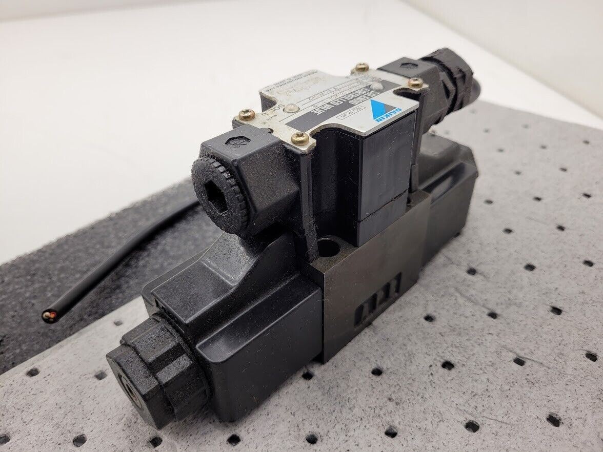 DAIKIN KS0-G02-4CA-30-E Solenoid Controlled Valve AC100V 50/60Hz Working Pull