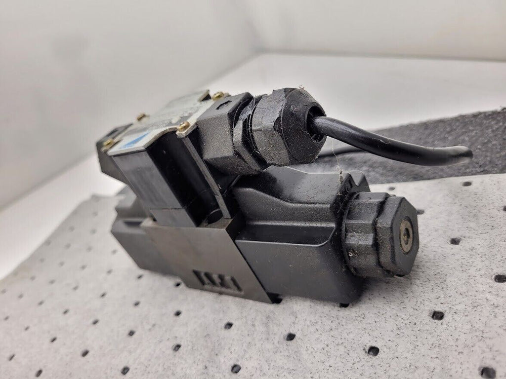 DAIKIN KS0-G02-4CA-30-E Solenoid Controlled Valve AC100V 50/60Hz Working Pull