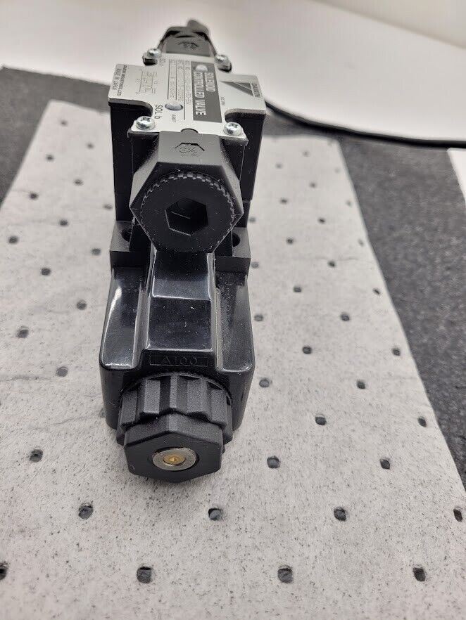 DAIKIN KS0-G02-4CA-30-EN Solenoid Controlled Valve AC100V 50/60Hz Working Pull