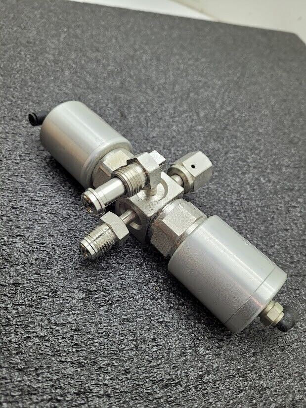 Swagelok Pneumatic Diaphragm Multi Valve Manifold 6LVV-P1D9056P-AB 1/4 M/F VCR