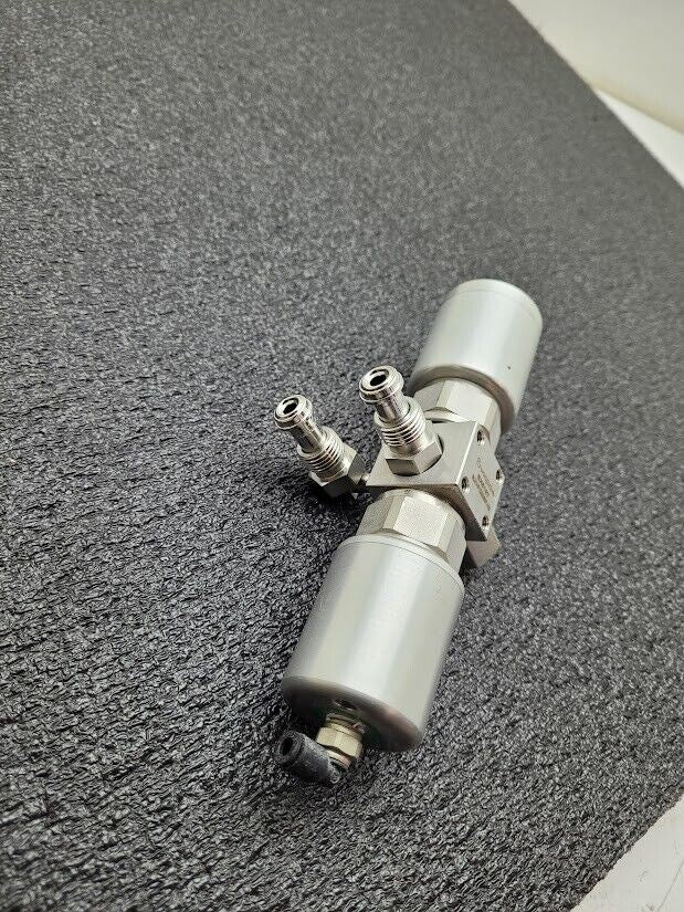 Swagelok Pneumatic Diaphragm Multi Valve Manifold 6LVV-P1D9056P-AB 1/4 M/F VCR