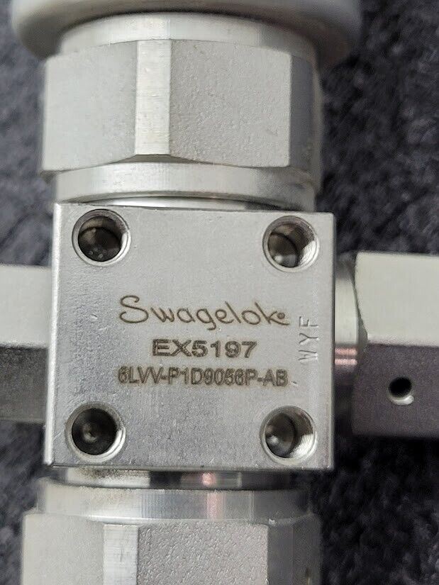 Swagelok Pneumatic Diaphragm Multi Valve Manifold 6LVV-P1D9056P-AB 1/4 M/F VCR