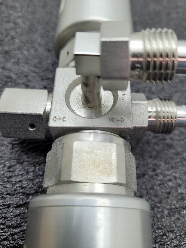 Swagelok Pneumatic Diaphragm Multi Valve Manifold 6LVV-P1D9056P-AB 1/4 M/F VCR