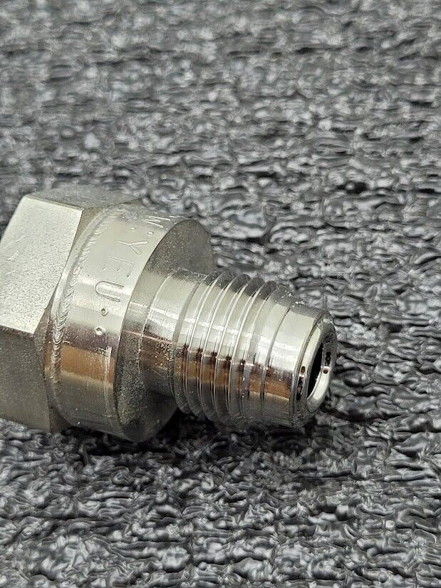 Swagelok High Purity Check Valve 1/4" VCR Female to 1/4" VCR Male 6L-CW4FR4-VR4