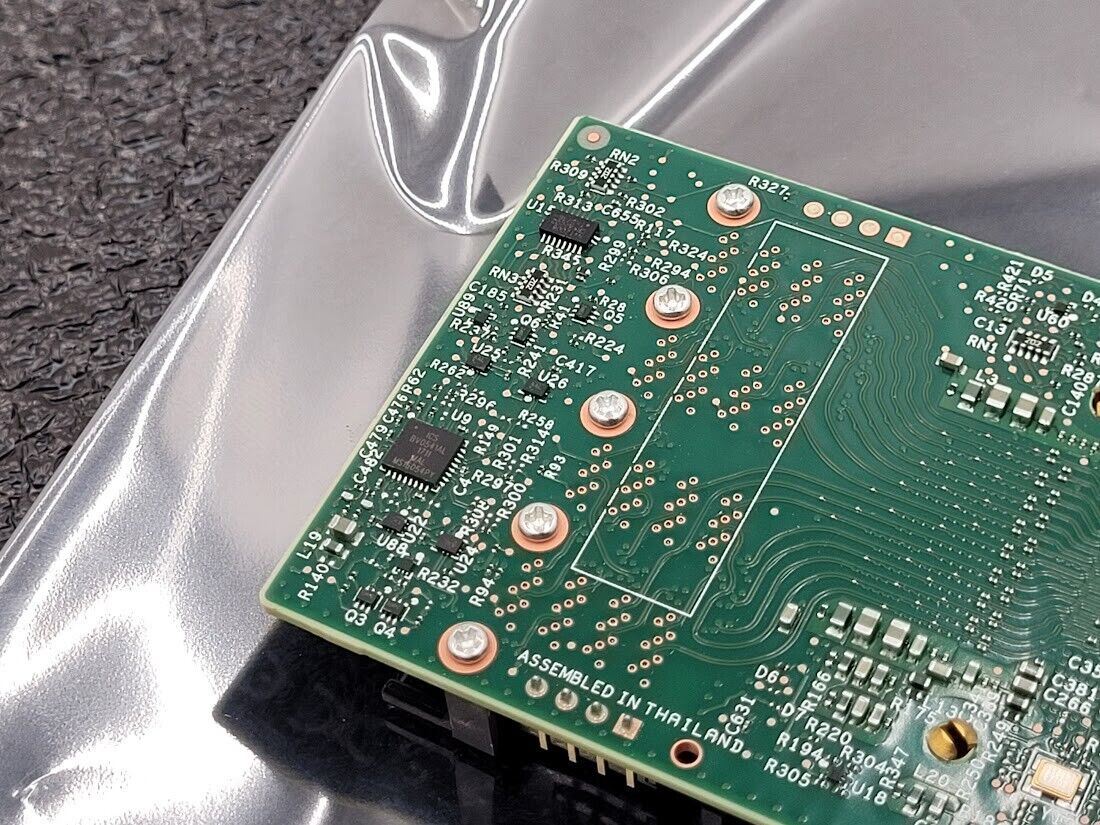 Avago LSI 9400-16i 12Gbps Tri-Mode SAS SATA NVMe HBA PCIE 4 port SFF-8643