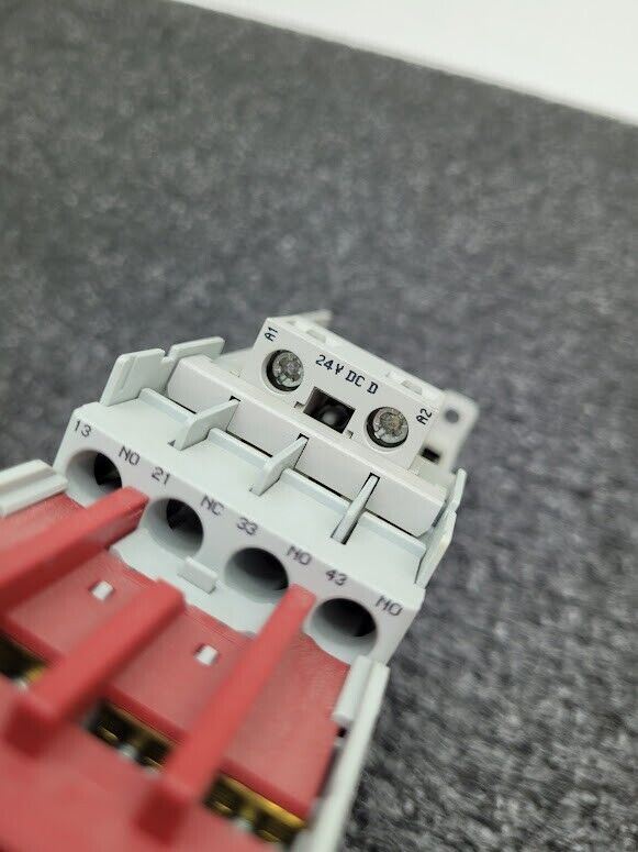 Allen Bradley Guardmaster 700S-CF620DJC 230-690V 20A Contactor 24VDC Coil 100S-F