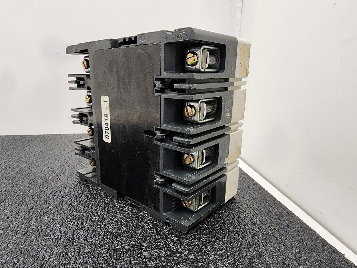 Cutler-Hammer Industrial Circuit Breaker HFD-DC 100 AMPS, 4 Poles, 750VDC