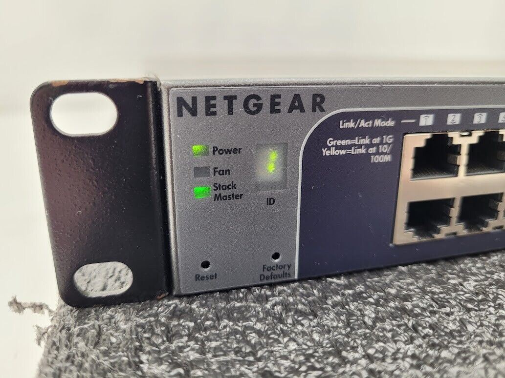 NetGear GS752TXS 52 Port Gigabit Ethernet Stackable Smart Switch 4 SFP+ 10G Port