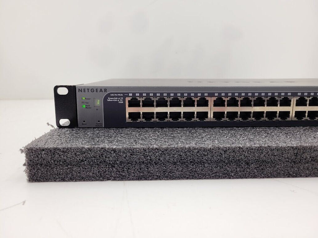 NetGear GS752TXS 52 Port Gigabit Ethernet Stackable Smart Switch 4 SFP+ 10G Port