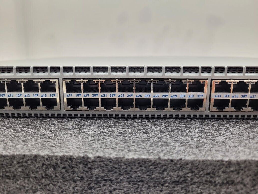 Arista DCS-7048T-A 48-Port 100/1000 RJ45 4x SFP+ 2x AC PSU R-F 7048 Switch