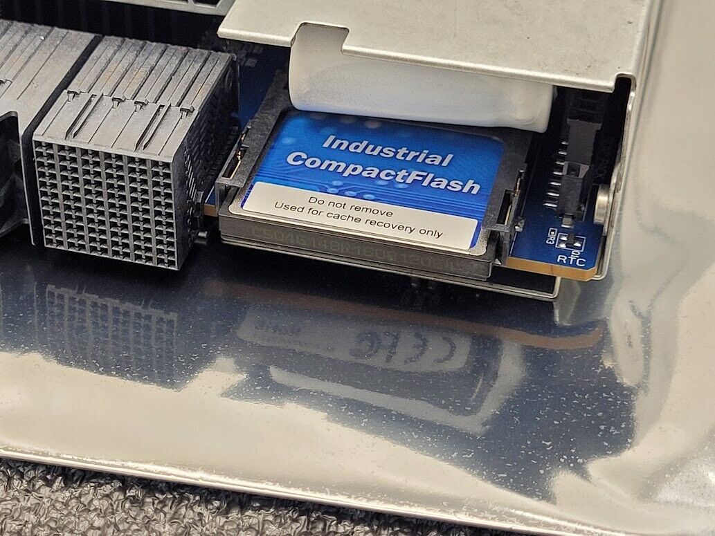 Dot Hill DotHill 876127-001 81-00000118-00-01 2050 SAN Dual Controller 4x FC