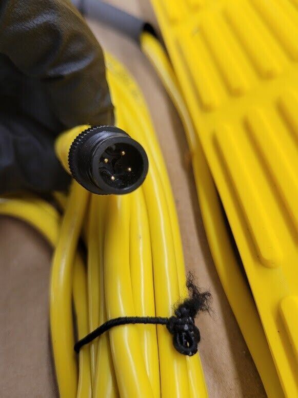 Allen-Bradley Guardmaster MatGuard Sensor Safety Mat 440F-M1836CYNN A 71" x 36"