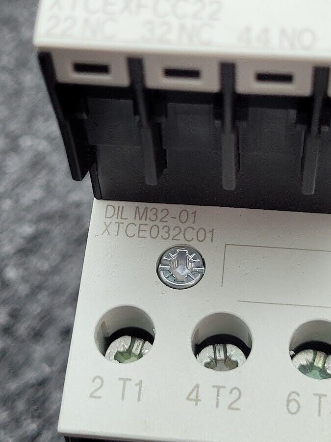 Eaton DIL M32-01 XTCE032C01 Contactor w/ DIL M32-XHI22 Auxiliary 24VDC Coil