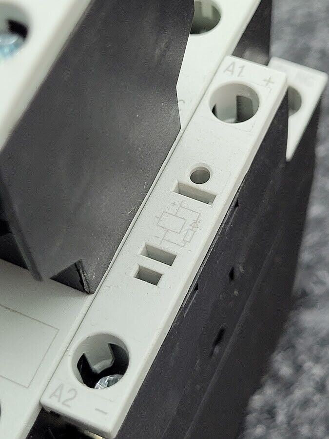 Eaton DIL M32-01 XTCE032C01 Contactor w/ DIL M32-XHI22 Auxiliary 24VDC Coil