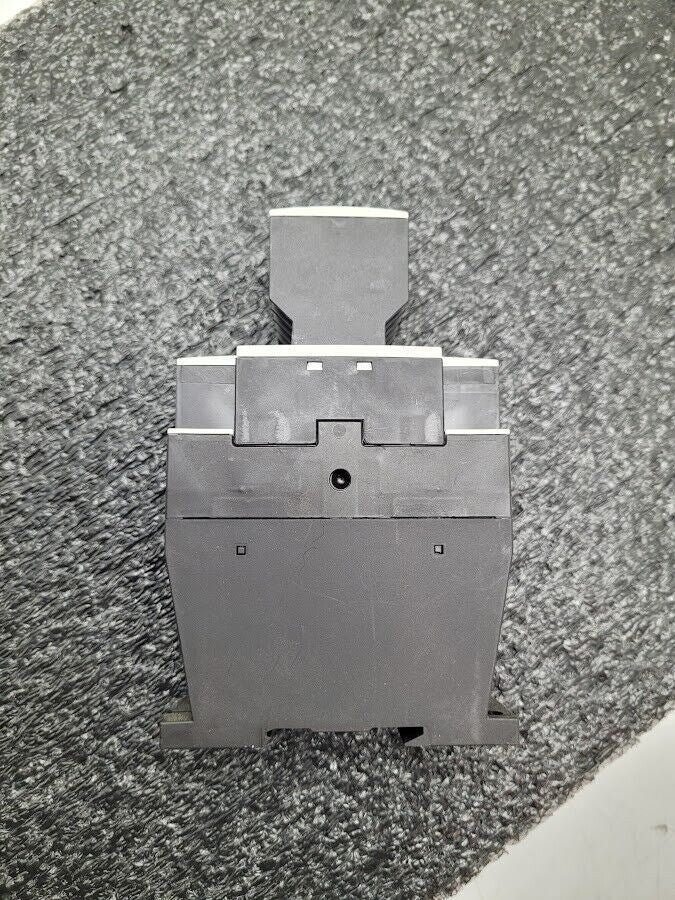 Eaton DIL M32-01 XTCE032C01 Contactor w/ DIL M32-XHI22 Auxiliary 24VDC Coil