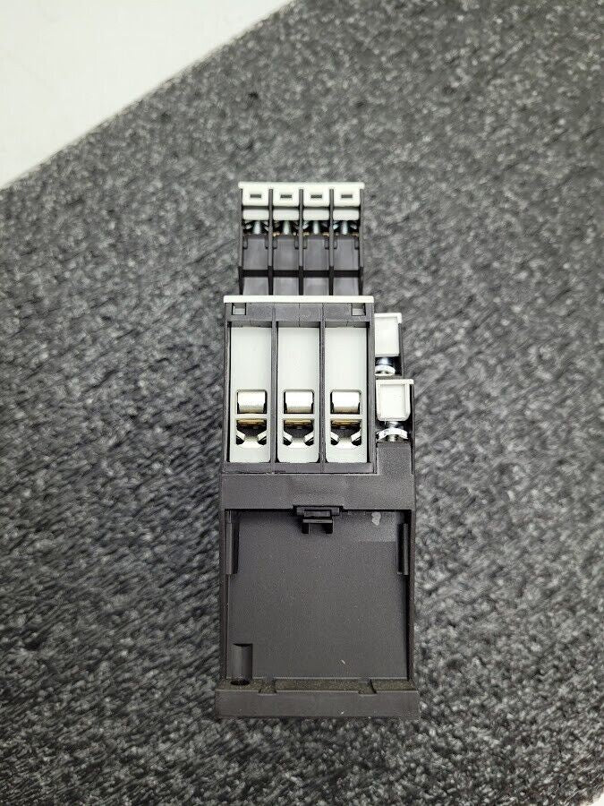 Eaton DIL M32-01 XTCE032C01 Contactor w/ DIL M32-XHI22 Auxiliary 24VDC Coil