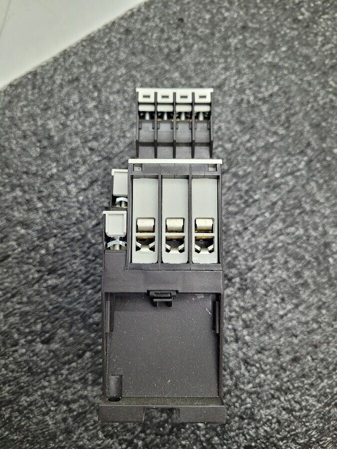 Eaton DIL M32-01 XTCE032C01 Contactor w/ DIL M32-XHI22 Auxiliary 24VDC Coil