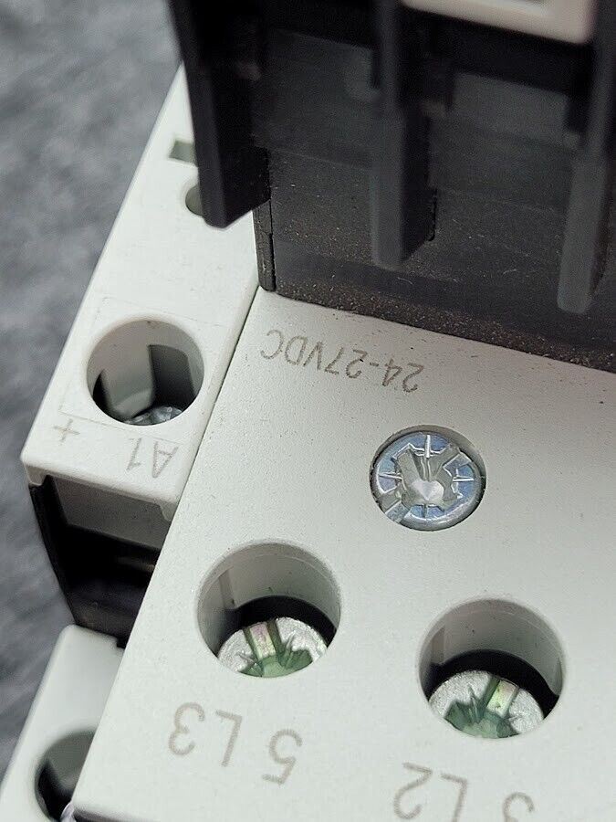 Eaton DIL M32-01 XTCE032C01 Contactor w/ DIL M32-XHI22 Auxiliary 24VDC Coil