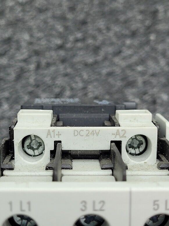 Siemens Contactor 3RT1025-1B..0 G/140411 E05* NQ140224 Auxiliary Contact