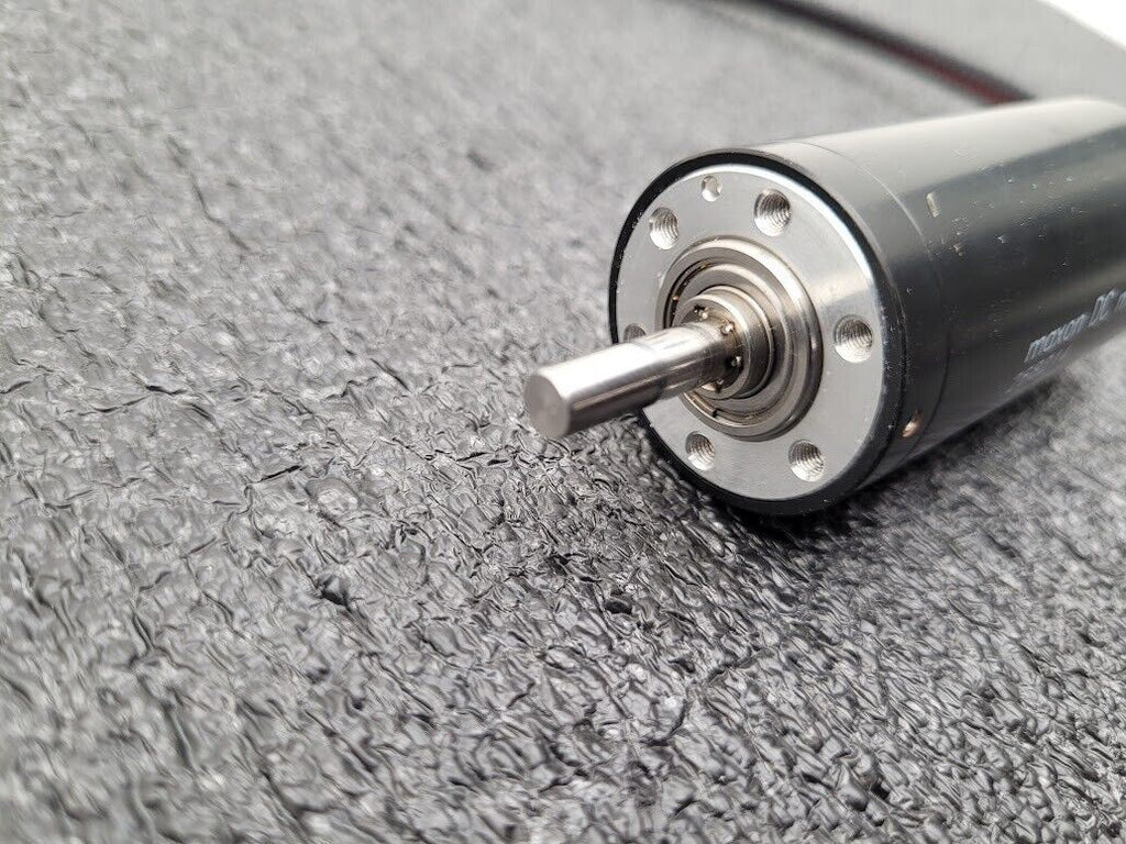 Maxon DC Motor 268214 RE 30 Ø30 mm Graphite Brushes 60 Watt 9100RPM 24VDC
