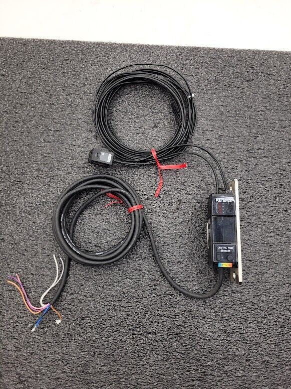 Keyence Digital RGB CZ-V21A w/ CZ-H37S Fiberoptic Reflective Sensor Head 11-20mm