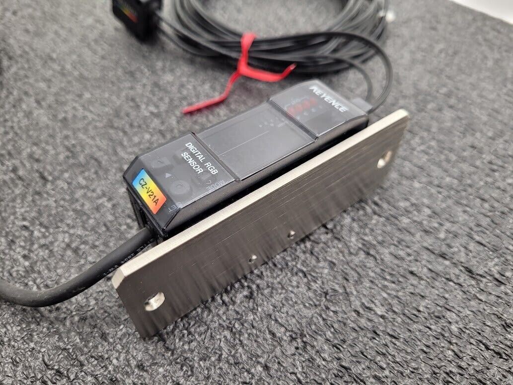 Keyence Digital RGB CZ-V21A w/ CZ-H37S Fiberoptic Reflective Sensor Head 11-20mm
