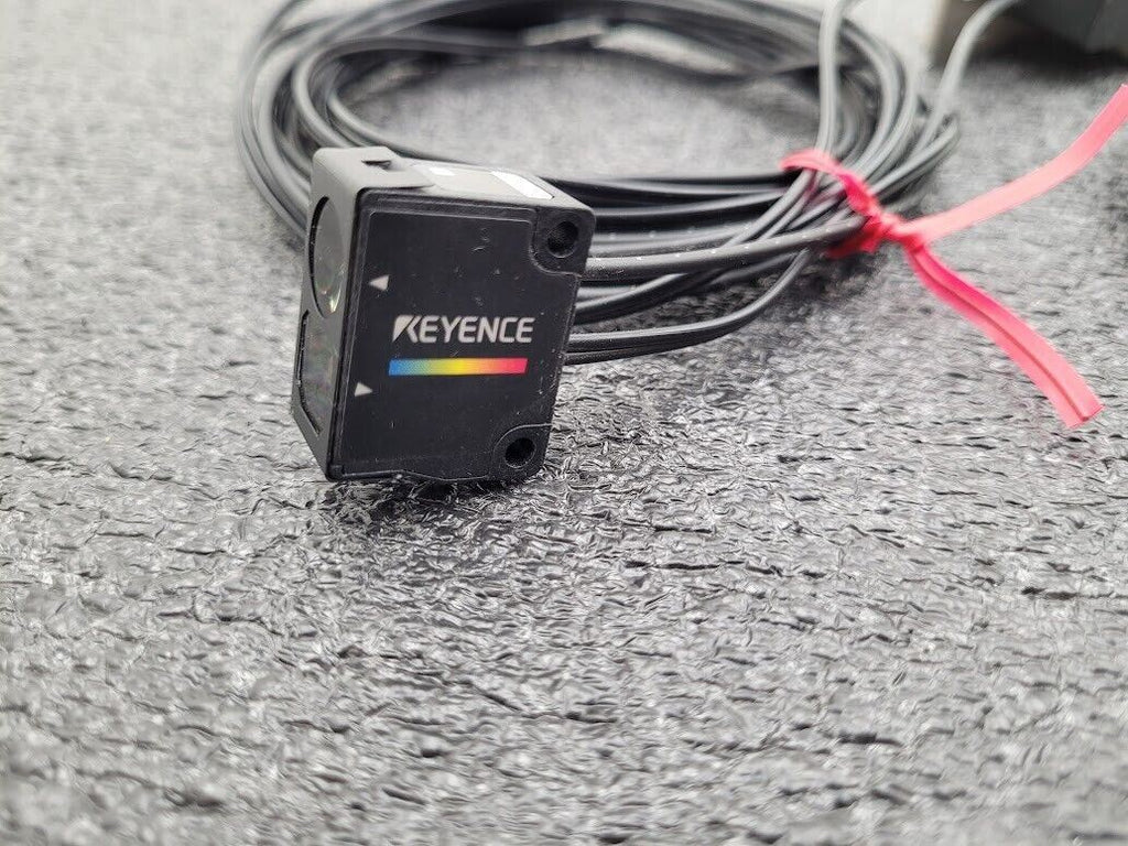 Keyence Digital RGB CZ-V21A w/ CZ-H37S Fiberoptic Reflective Sensor Head 11-20mm