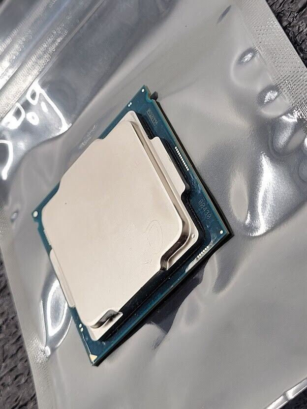 Intel Confidential QKHB Core i5 - 7600 SR334 3.50GHz 6MB Quad-Core CPU LGA1151