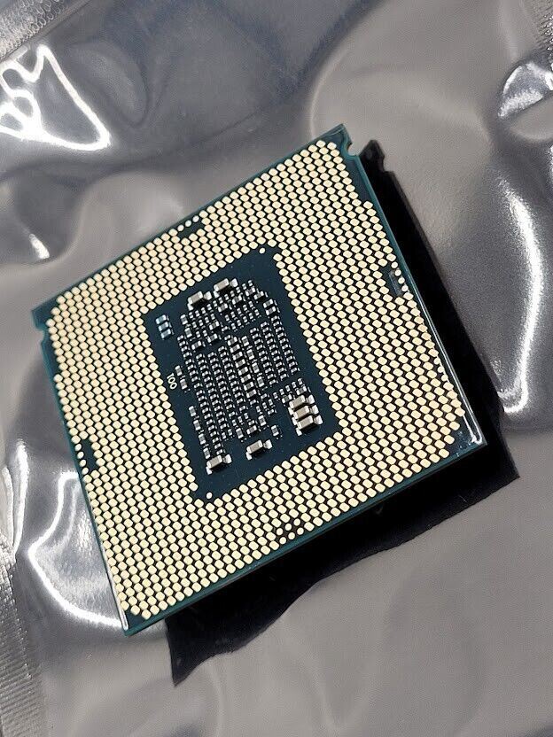 Intel Confidential QKHB Core i5 - 7600 SR334 3.50GHz 6MB Quad-Core CPU LGA1151