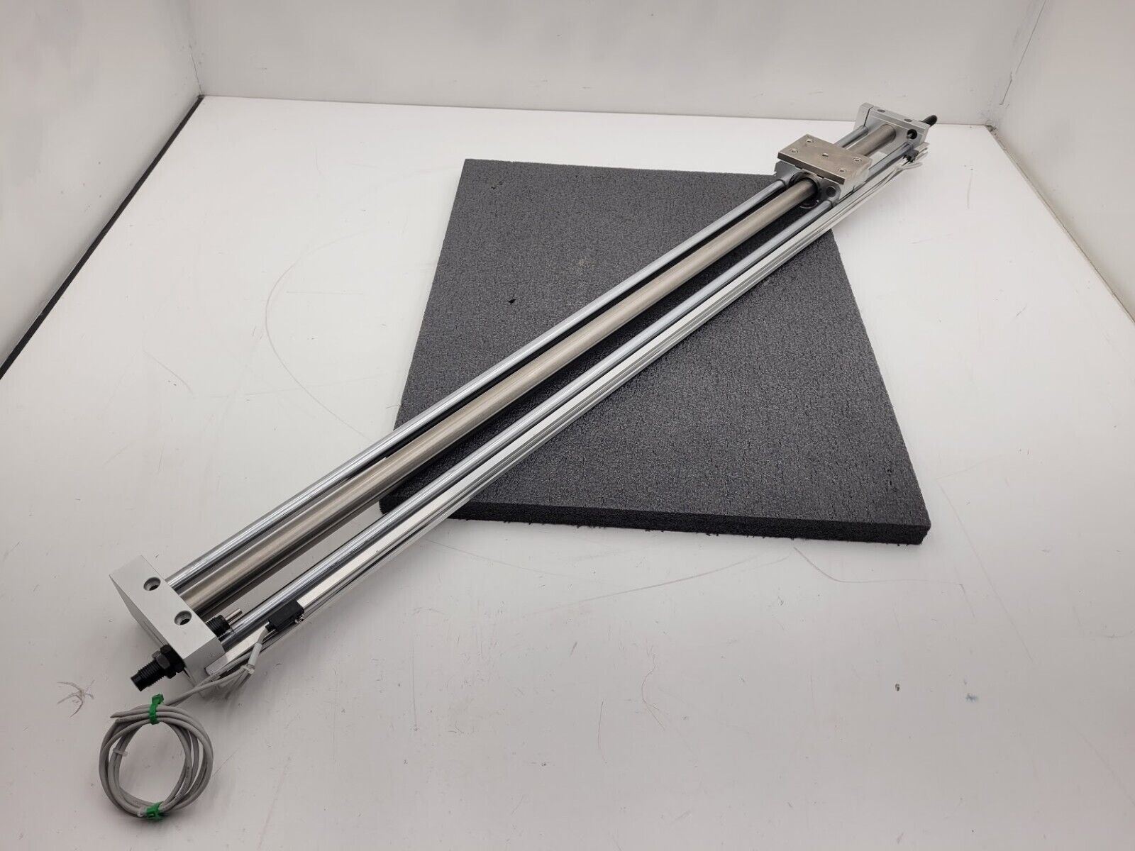 SMC NCDY2S25H-4000 100PSI Linear Slide Guide Cylinder w/ D-J79 Sensors, Stops