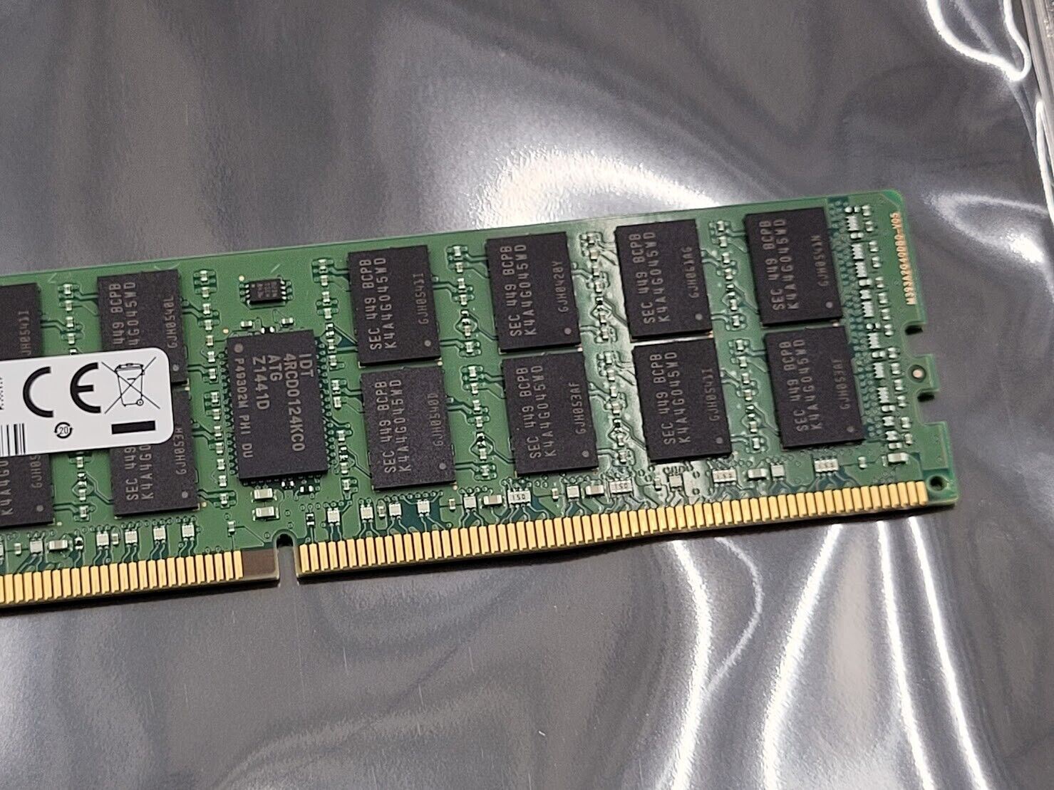 M393A2G40DB0-CPB SAMSUNG 16GB 2Rx4 PC4-2133P-R 1.2V DDR4 MEMORY MODULE (1x16GB)