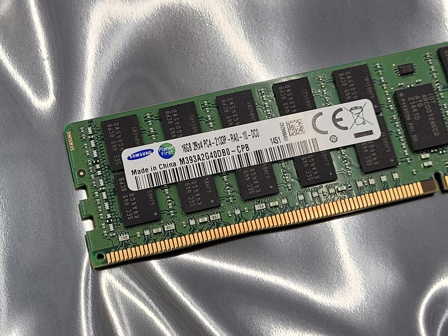 M393A2G40DB0-CPB SAMSUNG 16GB 2Rx4 PC4-2133P-R 1.2V DDR4 MEMORY MODULE (1x16GB)