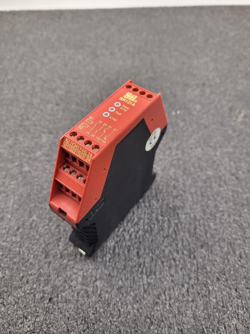 STI Omron SR131A00 Safety Monitoring Relay 44510-1310  24VDC SR131A Working Pull