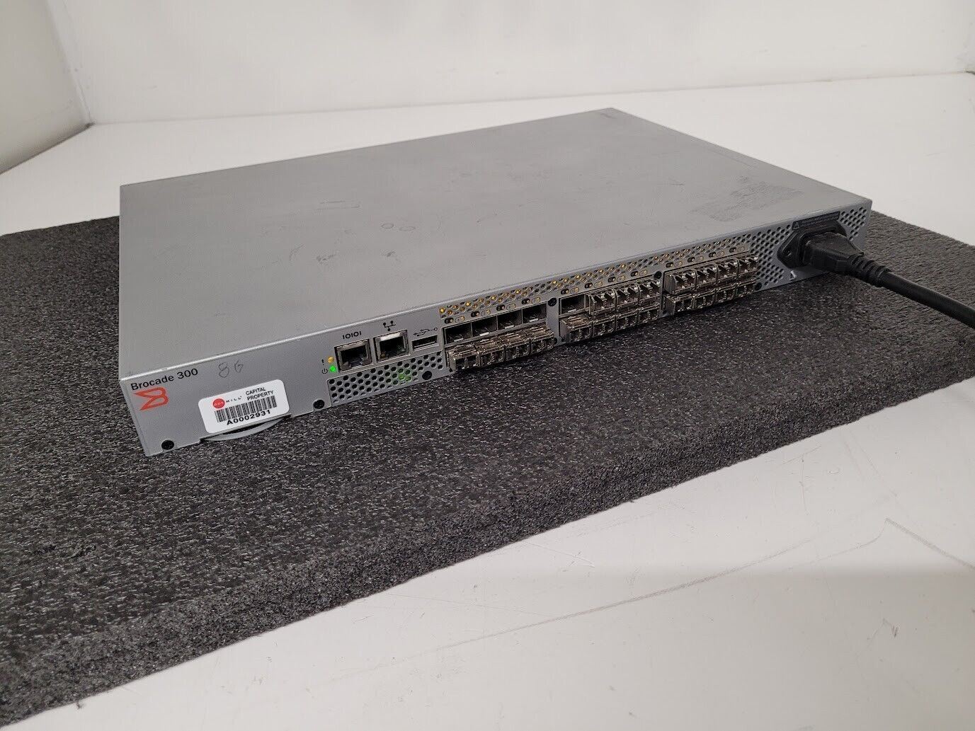 NA-360-0008 Brocade 300 SAN Switch 8GB X 24 Active Ports 80-1001586-09