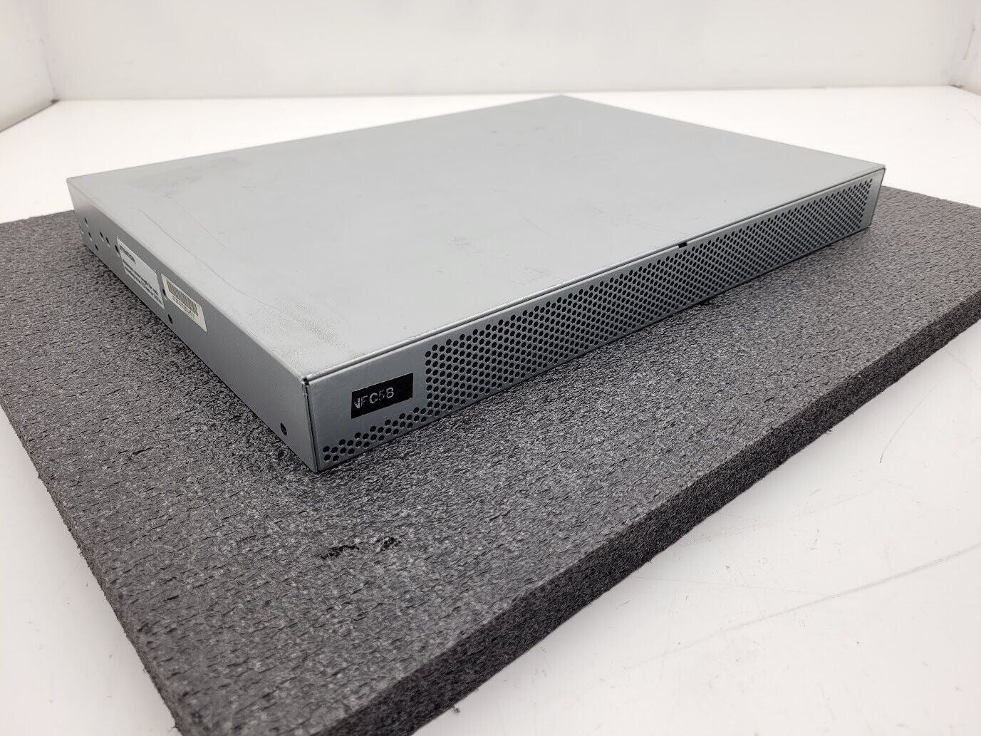 NA-360-0008 Brocade 300 SAN Switch 8GB X 24 Active Ports 80-1001586-09
