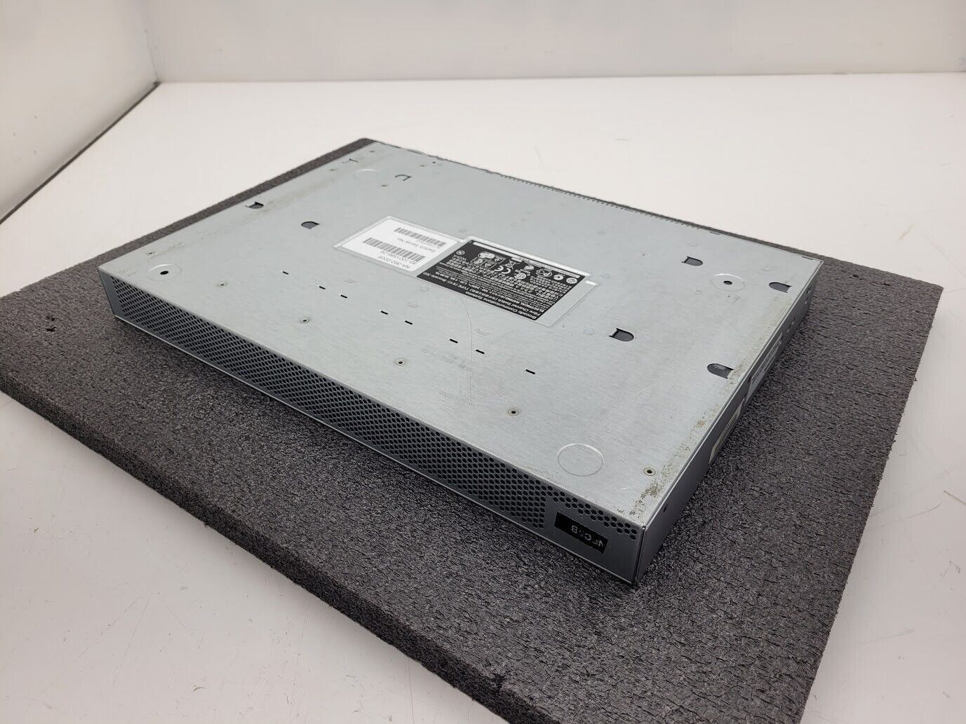 NA-360-0008 Brocade 300 SAN Switch 8GB X 24 Active Ports 80-1001586-09