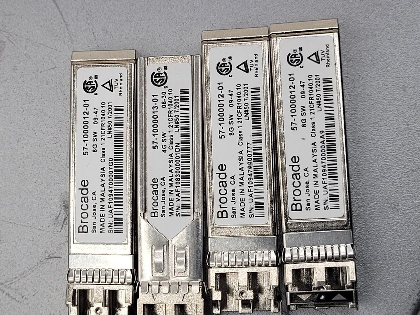 NA-360-0008 Brocade 300 SAN Switch 8GB X 24 Active Ports 80-1001586-09