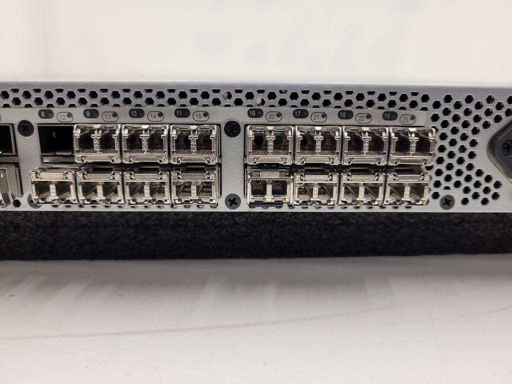 NA-360-0008 Brocade 300 SAN Switch 8GB X 24 Active Ports 80-1001586-09