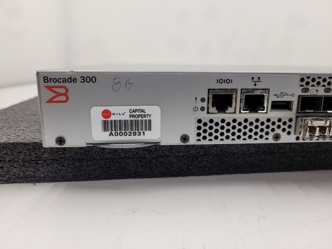 NA-360-0008 Brocade 300 SAN Switch 8GB X 24 Active Ports 80-1001586-09
