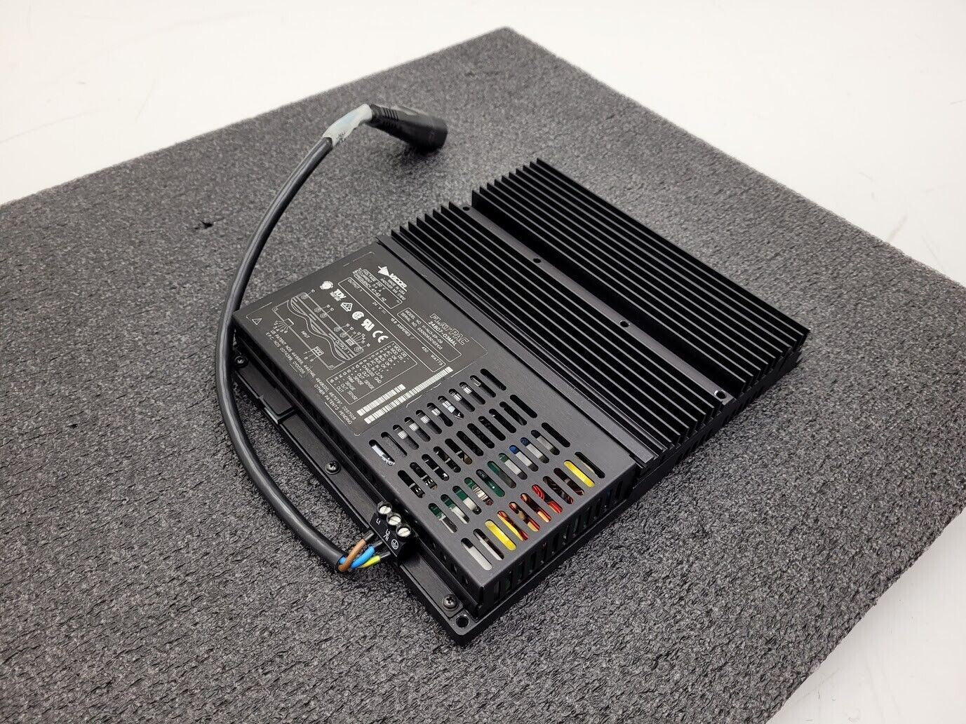 VICOR FLATPAC VI-NU3-EP-09 Switching Power Supply 230VAC Input 24VDC 18A Output