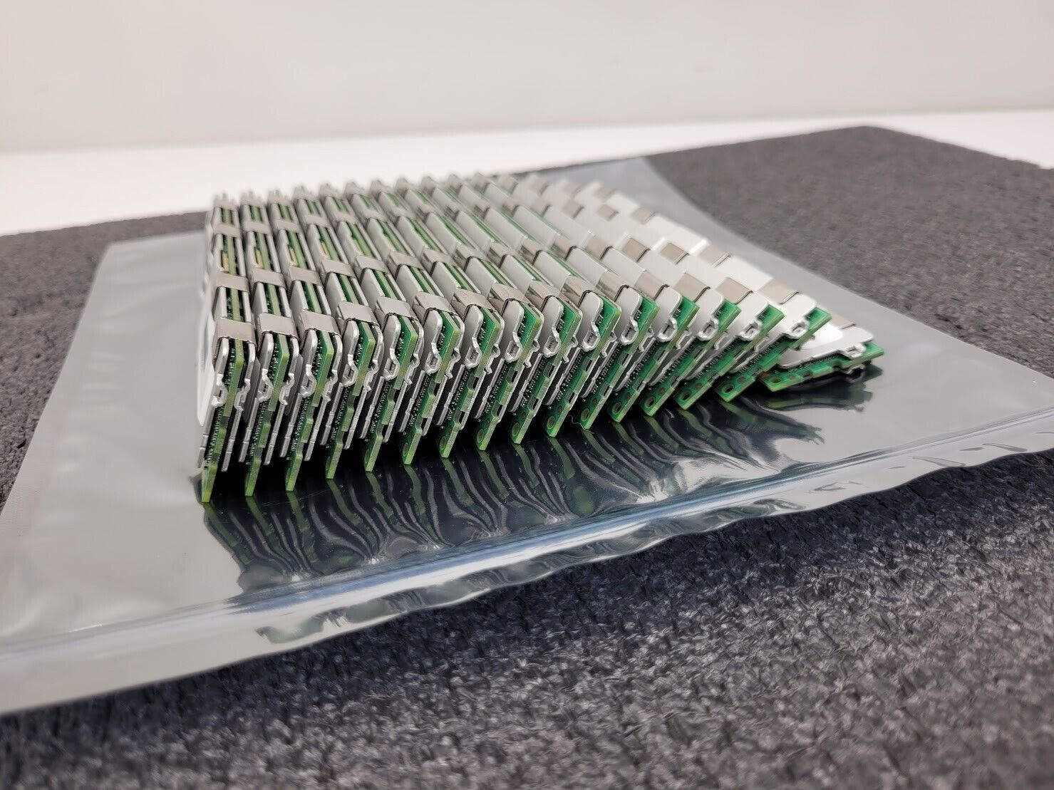 512GB Lot of 16x DDR3 32GB ECC Ventura D3-70LT124SV-13 4Rx4 PC3-14900L Ram