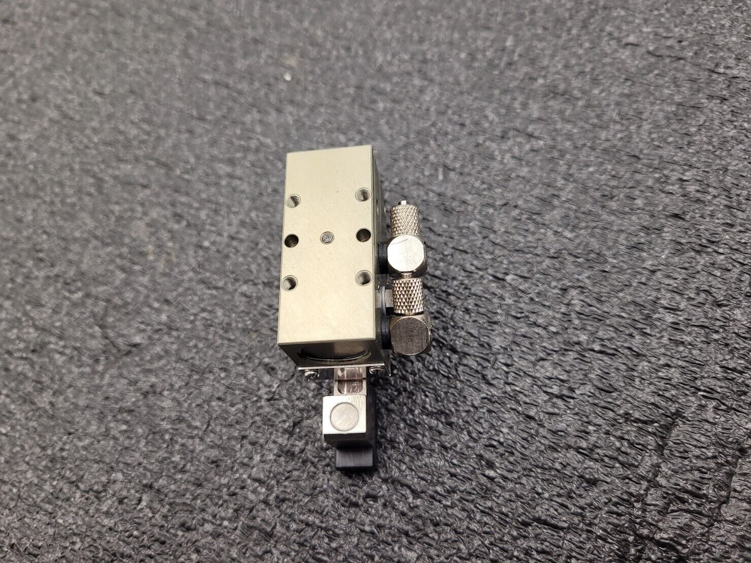 Destaco Robohand RPLC-1M-V 2 Jaw Parallel Pnumatic Gripper 1/4" Stroke