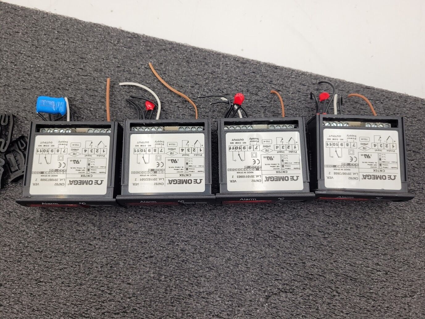 Lot of 4 Omega CN702 Temperature Controller 115VAC Input Tc J Thermocouple input
